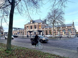 Het stationsgebouw in Hoorn